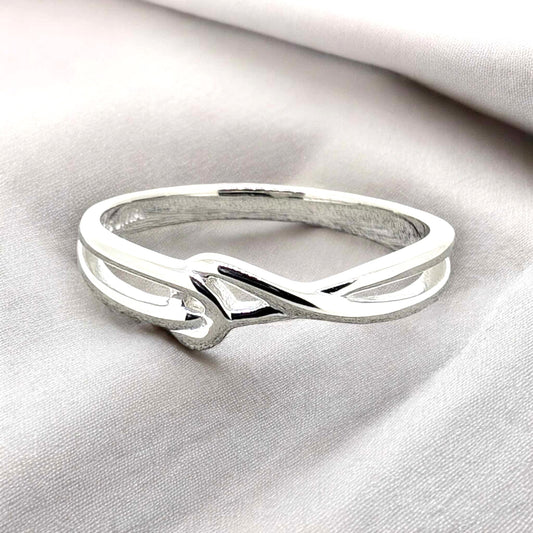 Intertwining strands of this sterling silver ring that gracefully weave together to converge at the top